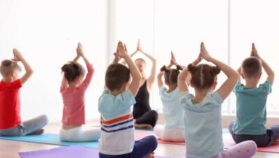 beneficios de practicar yoga en los niños