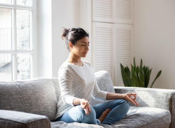 rincón para meditar en casa